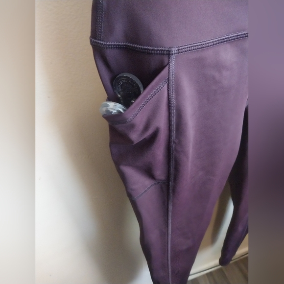 Medium yoga/leggings - Picture 2 of 6